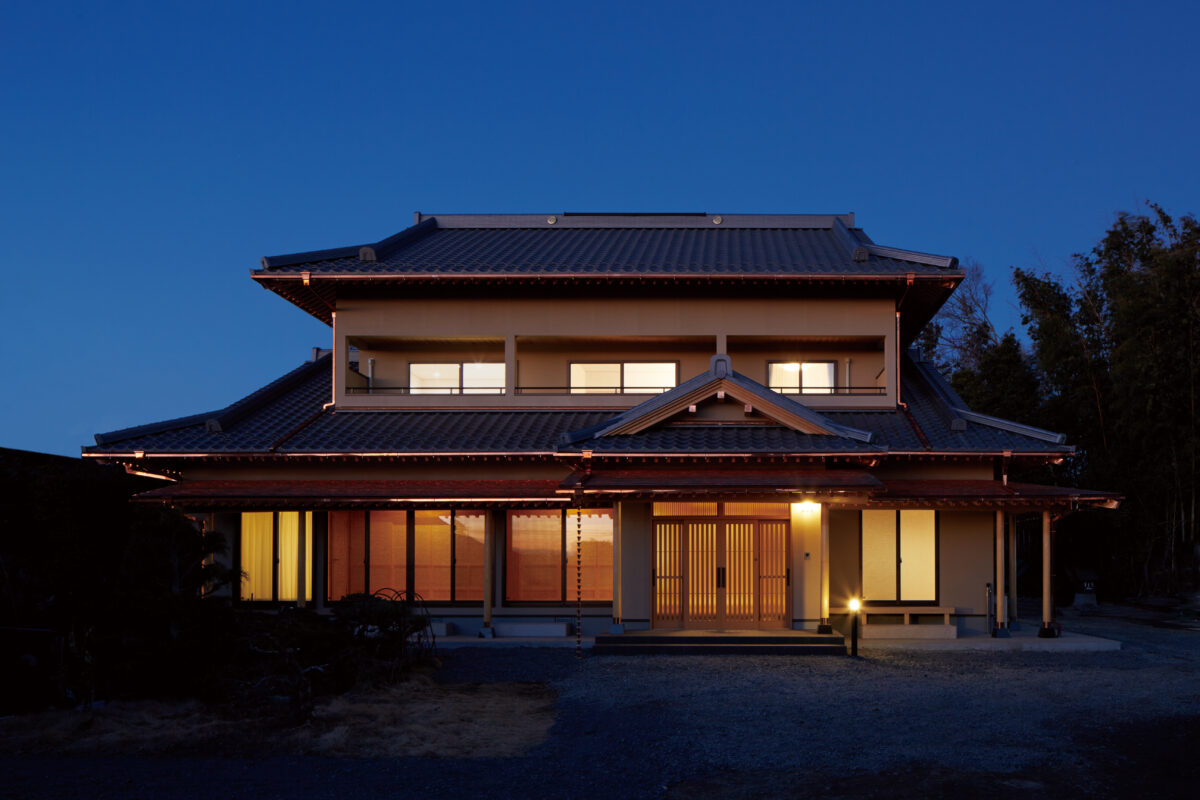 銅板屋根が美しい和の邸宅